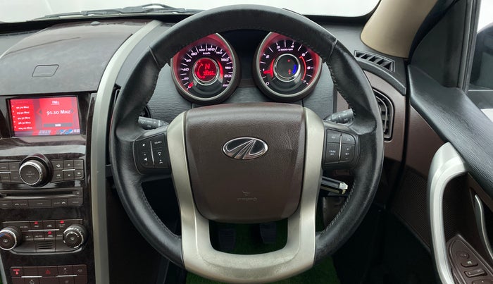 2013 Mahindra XUV500 W8 FWD, Diesel, Manual, 79,383 km, Steering Wheel Close Up