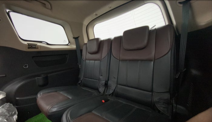 2013 Mahindra XUV500 W8 FWD, Diesel, Manual, 79,383 km, Third Seat Row ( optional )