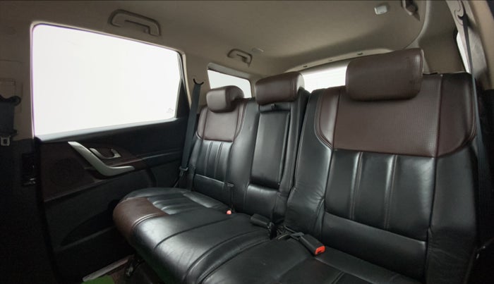 2013 Mahindra XUV500 W8 FWD, Diesel, Manual, 79,383 km, Right Side Rear Door Cabin