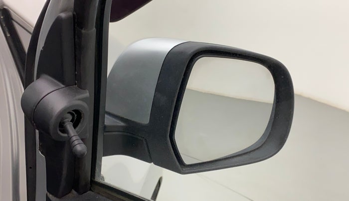 2021 Datsun Redi Go T(O) 1.0, Petrol, Manual, 15,513 km, Right rear-view mirror - ORVM knob broken and not working