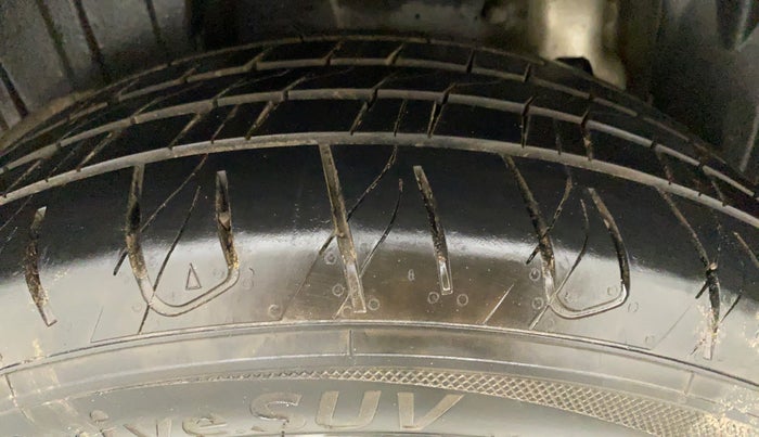 2019 Mahindra XUV300 W8 (O) 1.2 PETROL, Petrol, Manual, 75,927 km, Right Rear Tyre Tread