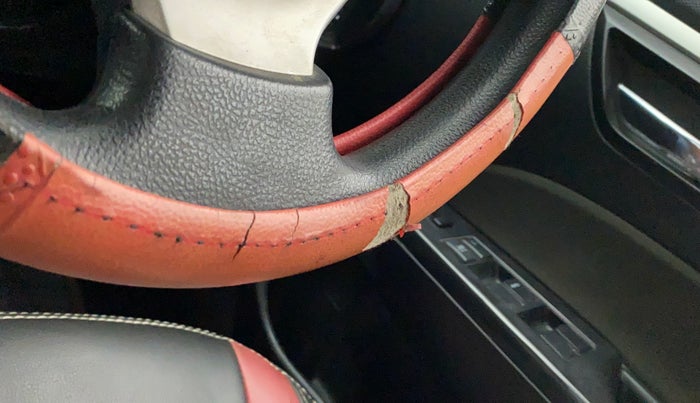 2015 Maruti Swift VXI, Petrol, Manual, 68,656 km, Steering wheel - Steering cover is minor torn
