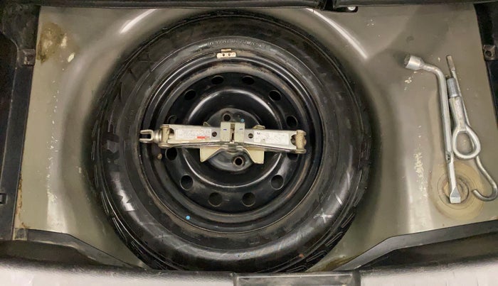 2015 Maruti Swift VXI, Petrol, Manual, 68,656 km, Spare Tyre