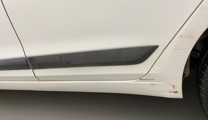 2016 Hyundai Elite i20 ASTA 1.2 (O), Petrol, Manual, 1,01,383 km, Left running board - Minor scratches