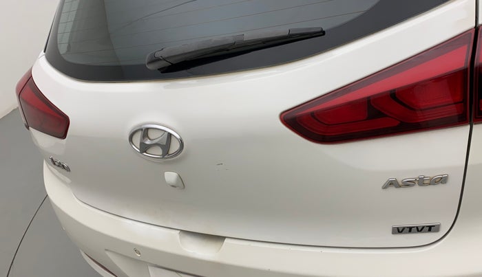 2016 Hyundai Elite i20 ASTA 1.2 (O), Petrol, Manual, 1,01,383 km, Dicky (Boot door) - Paint has minor damage