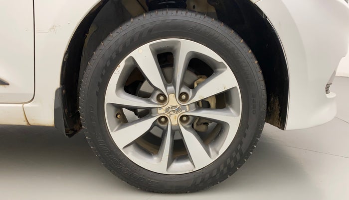 2016 Hyundai Elite i20 ASTA 1.2 (O), Petrol, Manual, 1,01,383 km, Right Front Wheel