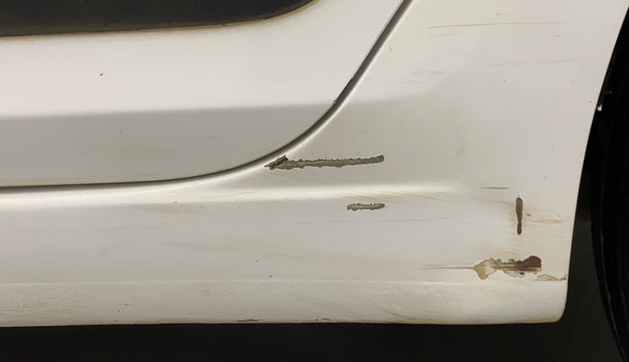 2016 Hyundai Elite i20 ASTA 1.2 (O), Petrol, Manual, 1,01,383 km, Left running board - Slight discoloration