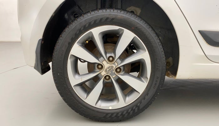 2016 Hyundai Elite i20 ASTA 1.2 (O), Petrol, Manual, 1,01,383 km, Right Rear Wheel