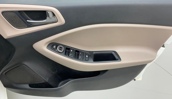 2016 Hyundai Elite i20 ASTA 1.2 (O), Petrol, Manual, 1,01,383 km, Driver Side Door Panels Control