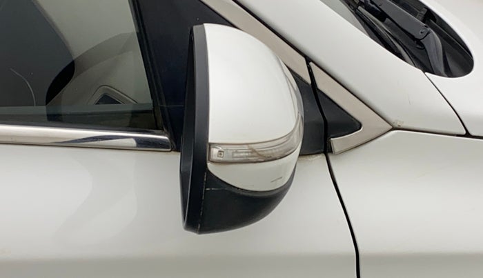 2016 Hyundai Elite i20 ASTA 1.2 (O), Petrol, Manual, 1,01,383 km, Right rear-view mirror - Indicator light not working