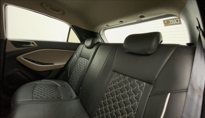 2016 Hyundai Elite i20 ASTA 1.2 (O), Petrol, Manual, 1,01,383 km, Right Side Rear Door Cabin