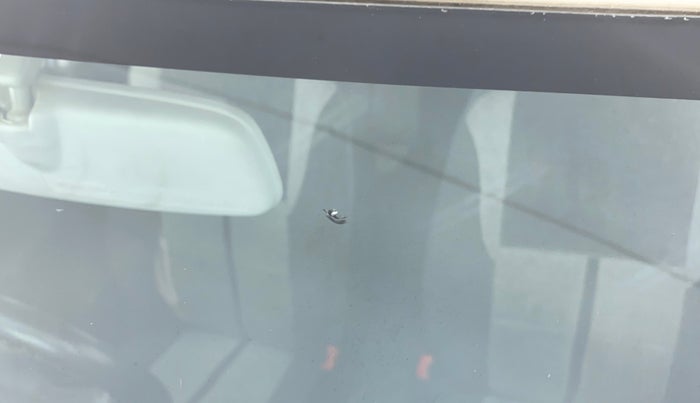 2017 Maruti Swift LXI (O), Petrol, Manual, 58,139 km, Front windshield - Minor spot on windshield