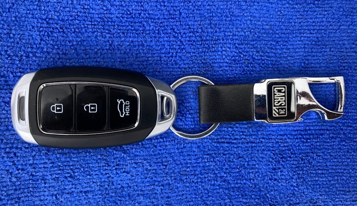 2019 Hyundai Verna 1.6 VTVT SX, CNG, Manual, 82,327 km, Key Close Up
