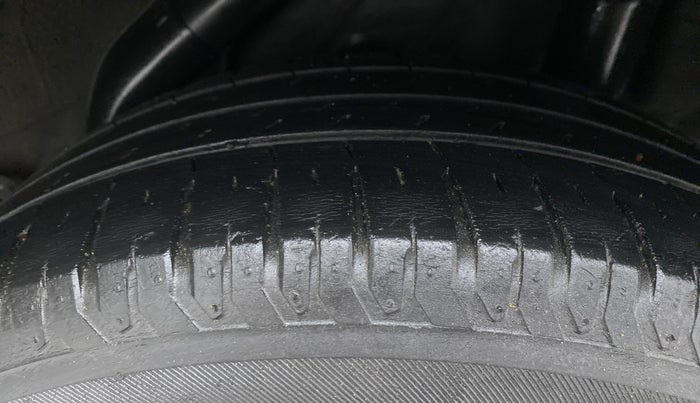 2019 Hyundai Verna 1.6 VTVT SX, CNG, Manual, 82,327 km, Left Rear Tyre Tread