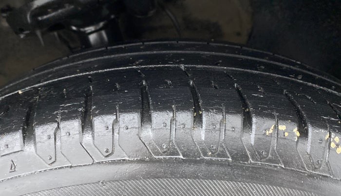 2019 Hyundai Verna 1.6 VTVT SX, CNG, Manual, 82,327 km, Right Front Tyre Tread