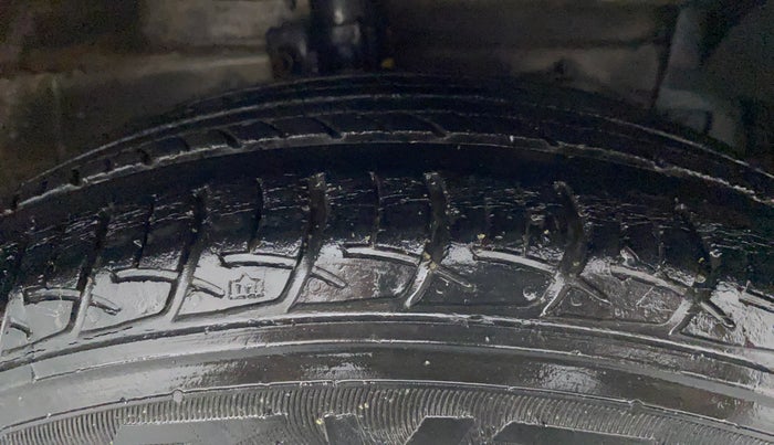 2014 Maruti Ciaz VDI +, Diesel, Manual, 93,408 km, Right Front Tyre Tread