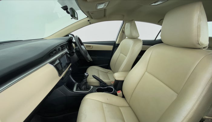 2014 Toyota Corolla Altis D 4D J, Diesel, Manual, 63,996 km, Right Side Front Door Cabin