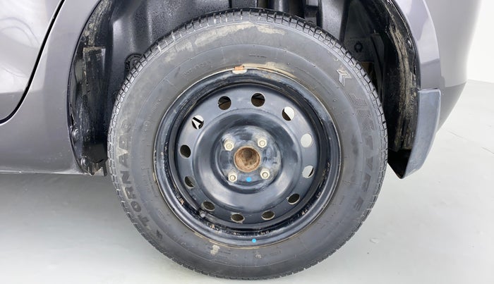 2014 Maruti Swift VXI D, Petrol, Manual, 76,900 km, Left Rear Wheel