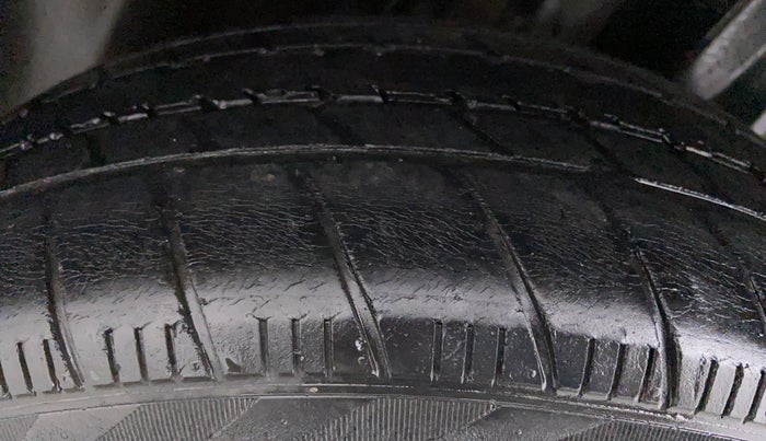 2016 Volkswagen Ameo HIGHLINE 1.2, Petrol, Manual, 64,500 km, Right Rear Tyre Tread