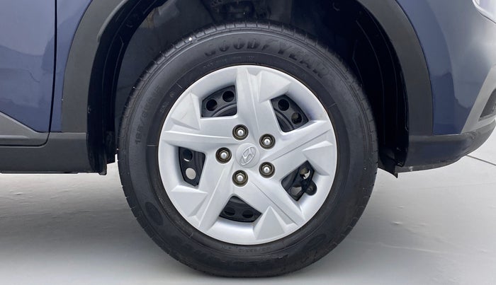 2021 Hyundai VENUE S MT 1.2 KAPPA, Petrol, Manual, 33,455 km, Right Front Wheel