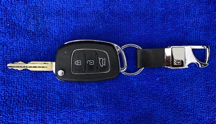 2021 Hyundai VENUE S MT 1.2 KAPPA, Petrol, Manual, 33,455 km, Key Close Up
