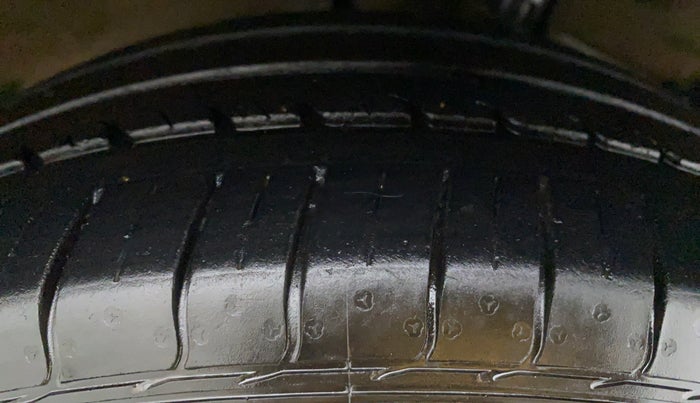 2017 Maruti Ciaz ZETA 1.4 VVT AMT, Petrol, Automatic, 30,492 km, Left Front Tyre Tread