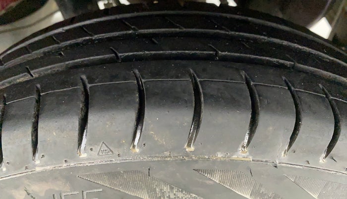 2014 Hyundai Eon ERA PLUS, Petrol, Manual, 88,609 km, Left Rear Tyre Tread