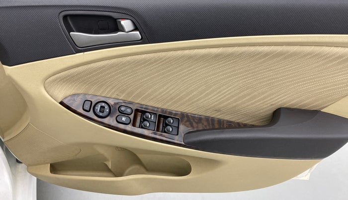 2016 Hyundai Verna FLUIDIC 1.6 VTVT SX AT, Petrol, Automatic, 29,406 km, Driver Side Door Panels Control