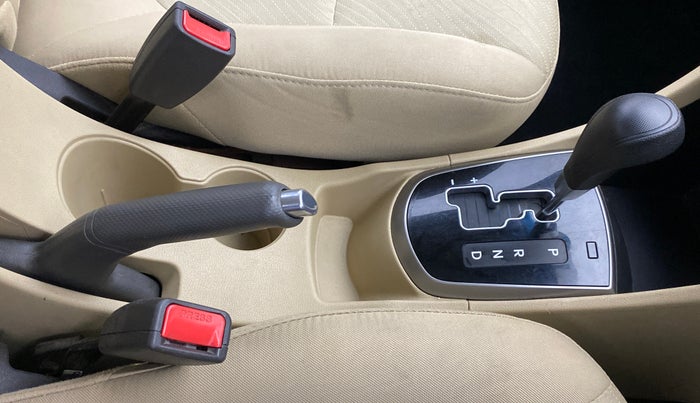 2016 Hyundai Verna FLUIDIC 1.6 VTVT SX AT, Petrol, Automatic, 29,406 km, Gear Lever