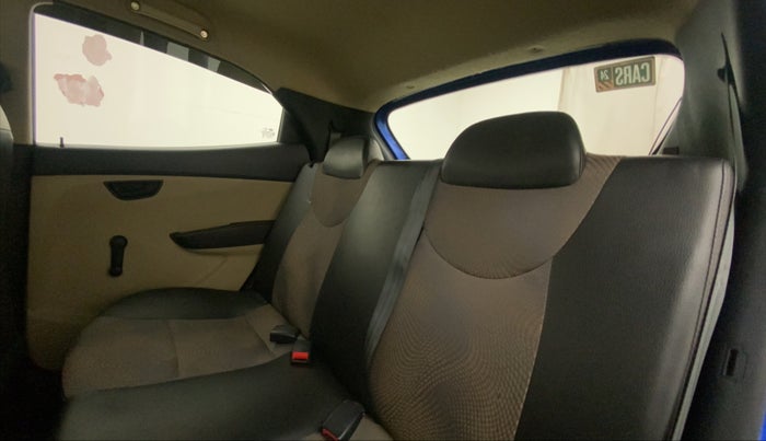 2015 Hyundai Eon MAGNA +, Petrol, Manual, 49,908 km, Right Side Rear Door Cabin