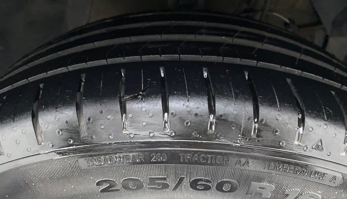 2017 Maruti S Cross ZETA 1.3, Diesel, Manual, 83,970 km, Right Front Tyre Tread