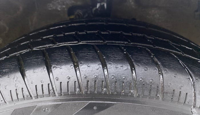 2019 Maruti Celerio ZXI, CNG, Manual, 50,436 km, Right Front Tyre Tread