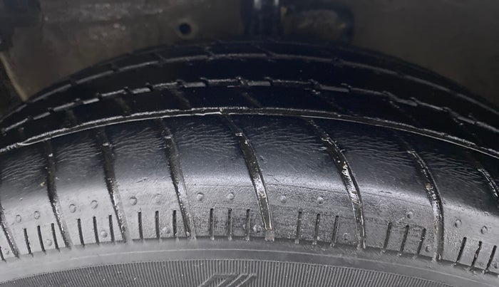 2019 Maruti Celerio ZXI, CNG, Manual, 50,436 km, Left Front Tyre Tread