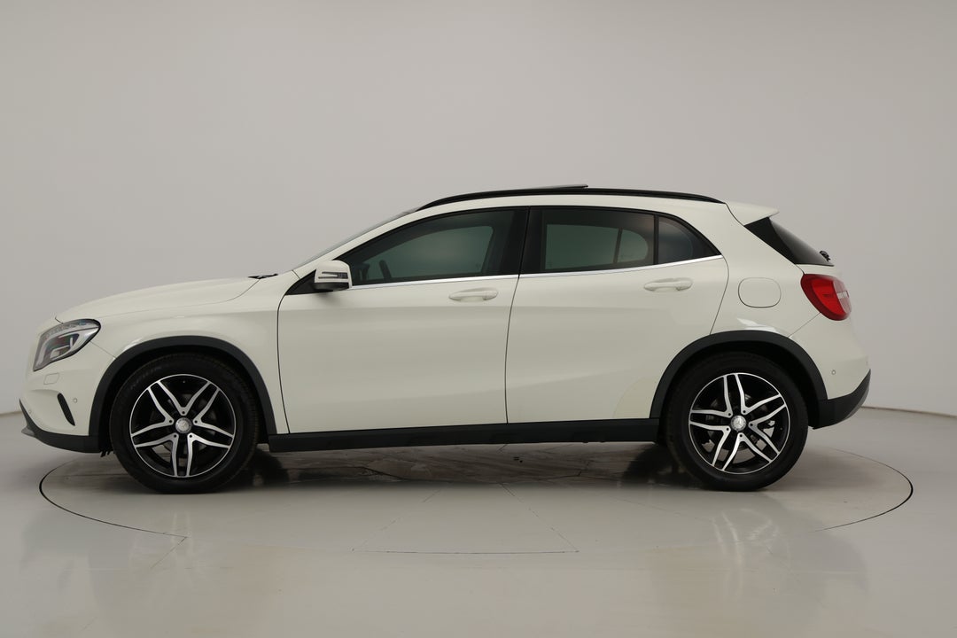2016 Mercedes-benz GLA 180, Automatic, 85224 km, Left Side View