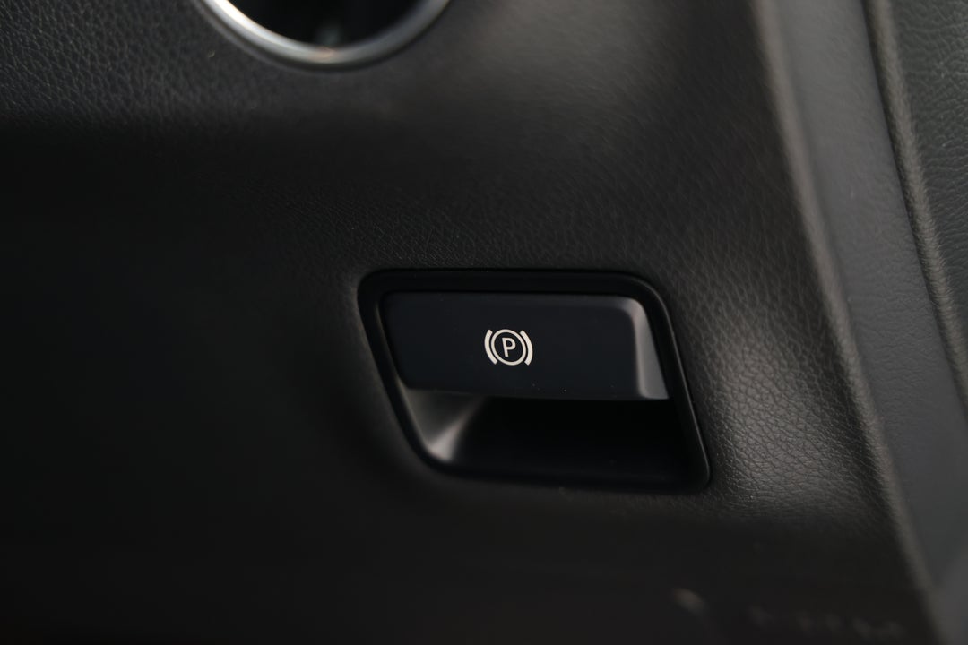 2016 Mercedes-benz GLA 180, Automatic, 85224 km, Handbrake