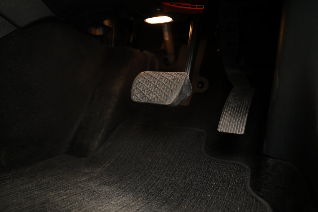 2016 Mercedes-benz GLA 180, Automatic, 85224 km, Pedals and Footmat