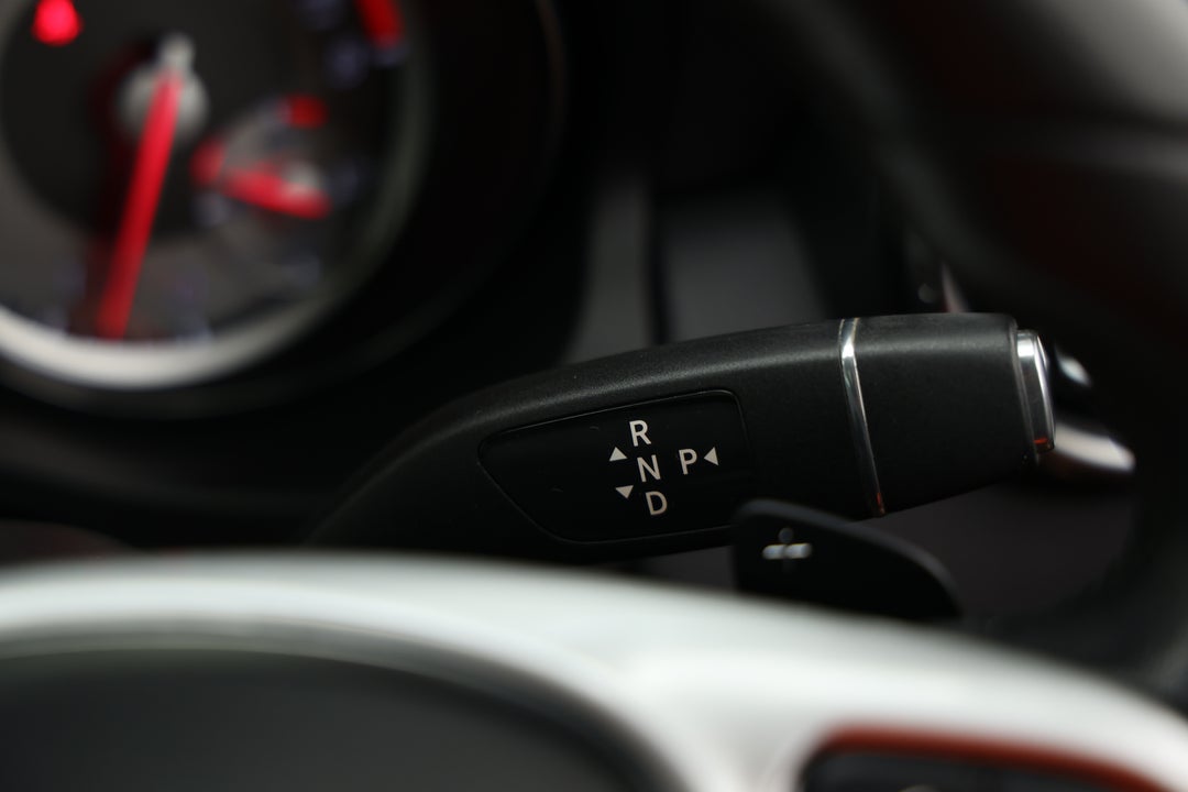 2016 Mercedes-benz GLA 180, Automatic, 85224 km, Gear Lever 