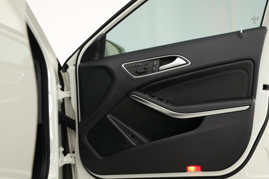 2016 Mercedes-benz GLA 180, Automatic, 85224 km, Speaker View