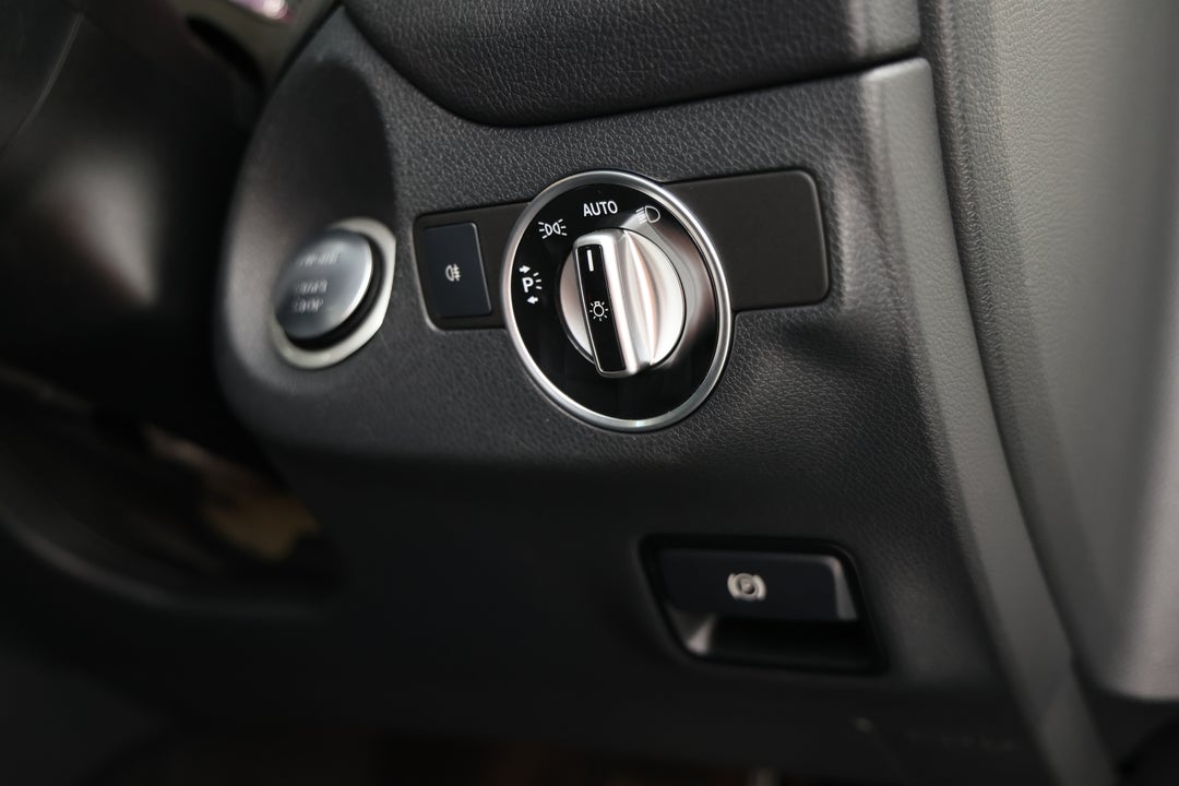 2016 Mercedes-benz GLA 180, Automatic, 85224 km, Utility Switches/Buttons