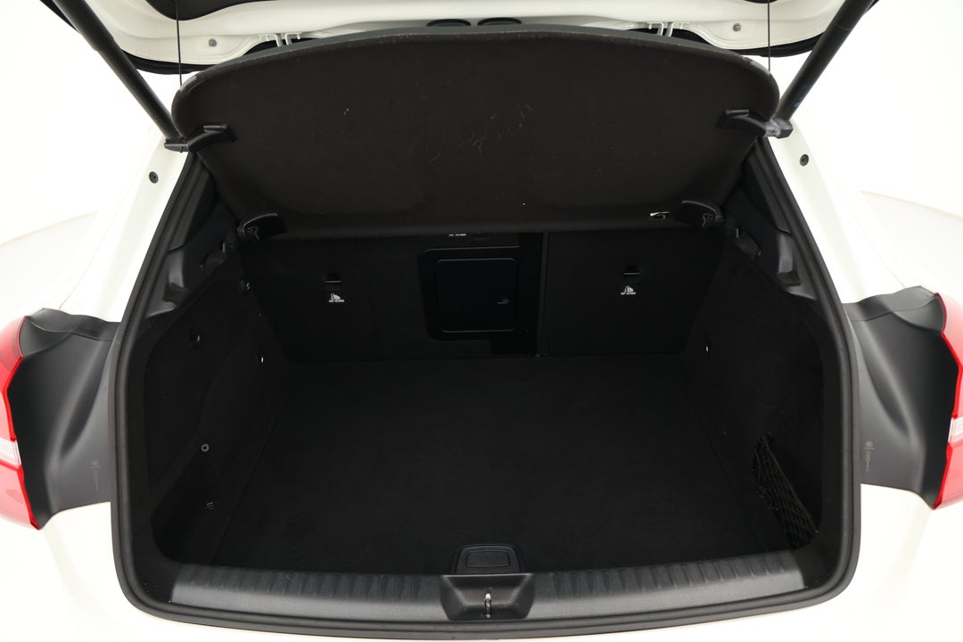 2016 Mercedes-benz GLA 180, Automatic, 85224 km, Boot Inside View