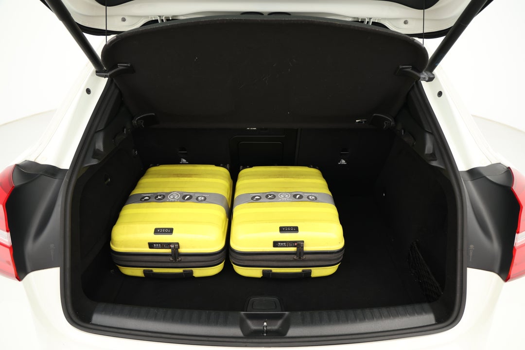 2016 Mercedes-benz GLA 180, Automatic, 85224 km, Boot Inside View with Luggage