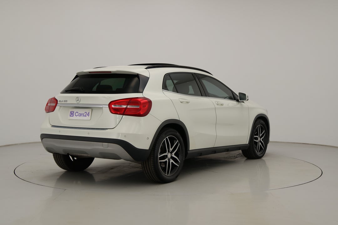 2016 Mercedes-benz GLA 180, Automatic, 85224 km, Right Back Diagonal (45- Degree) View