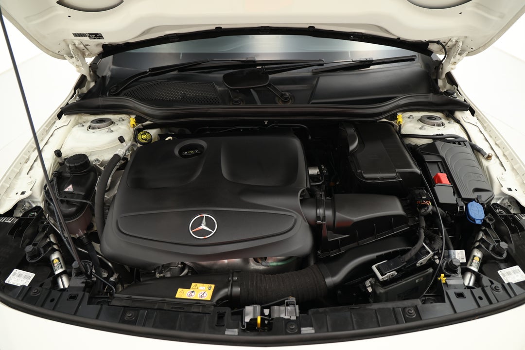 2016 Mercedes-benz GLA 180, Automatic, 85224 km, Open Bonnet (Engine)