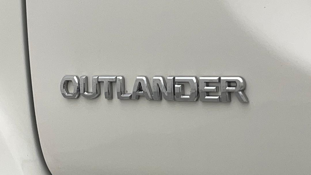 2020 Mitsubishi Outlander Es 5 Seat (2wd), Automatic, 29476 km, Badge (Boot Left Side)