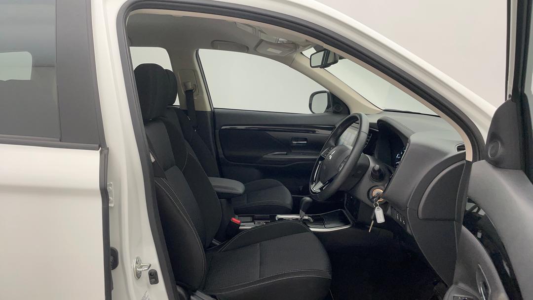 2020 Mitsubishi Outlander Es 5 Seat (2wd), Automatic, 29476 km, Right Side Front Door Cabin View
