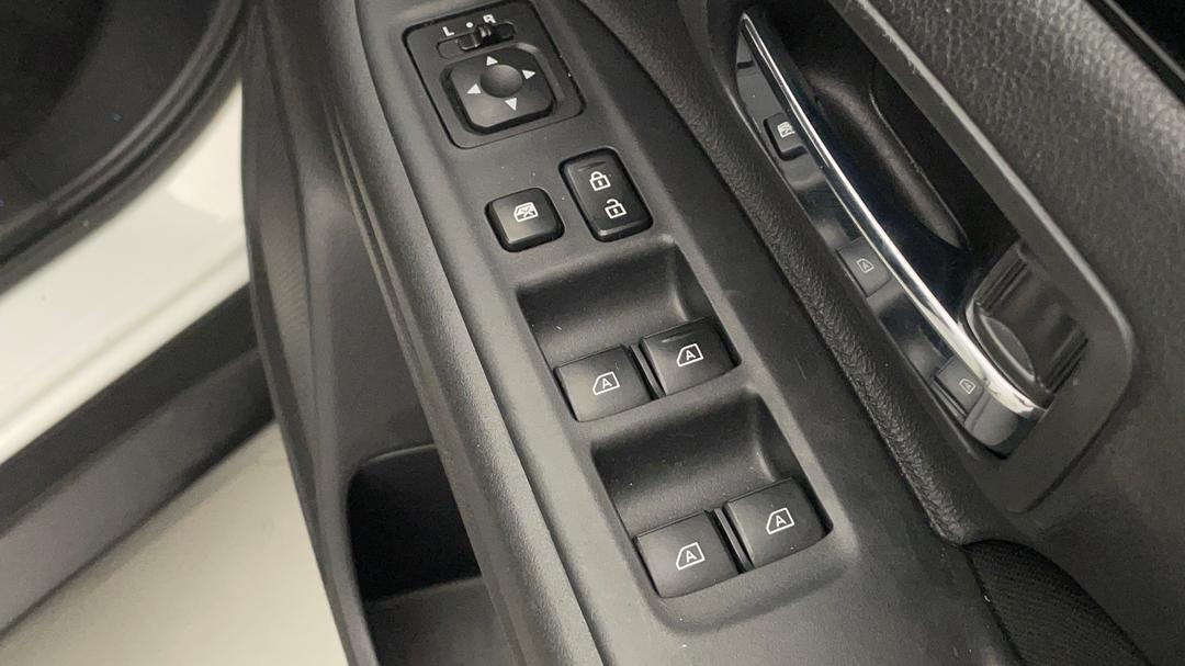 2020 Mitsubishi Outlander Es 5 Seat (2wd), Automatic, 29476 km, Drivers Side Door Panel Controls