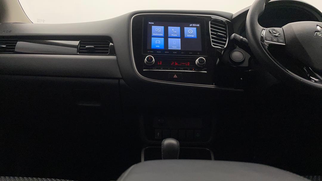 2020 Mitsubishi Outlander Es 5 Seat (2wd), Automatic, 29476 km, Center Console