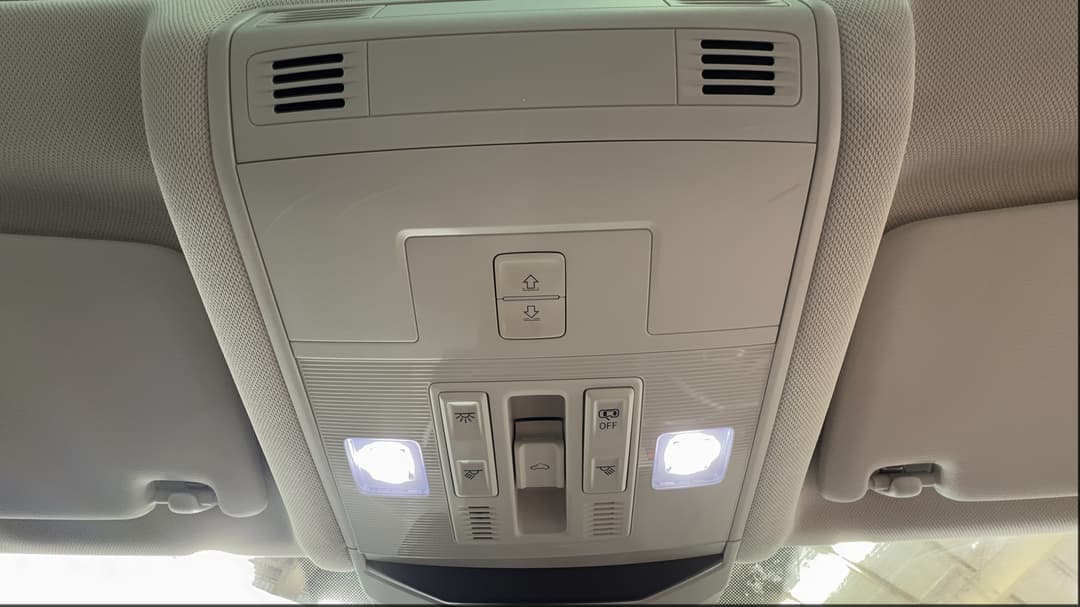 On-Roof Controls/Sunglass holder