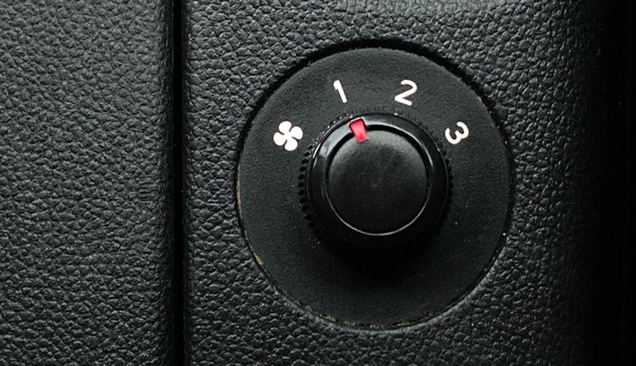 2019 Renault TRIBER 1.0 RXT, Petrol, Manual, 29,759 km, Rear AC Temperature Control