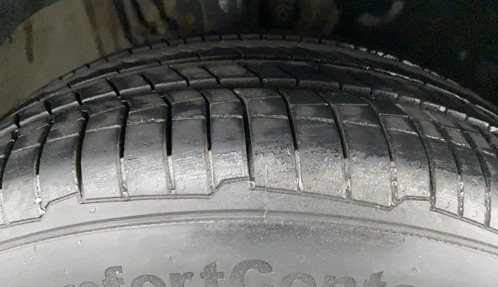 2011 Volkswagen Vento HIGHLINE PETROL, Petrol, Manual, 16,963 km, Right Front Tyre Tread